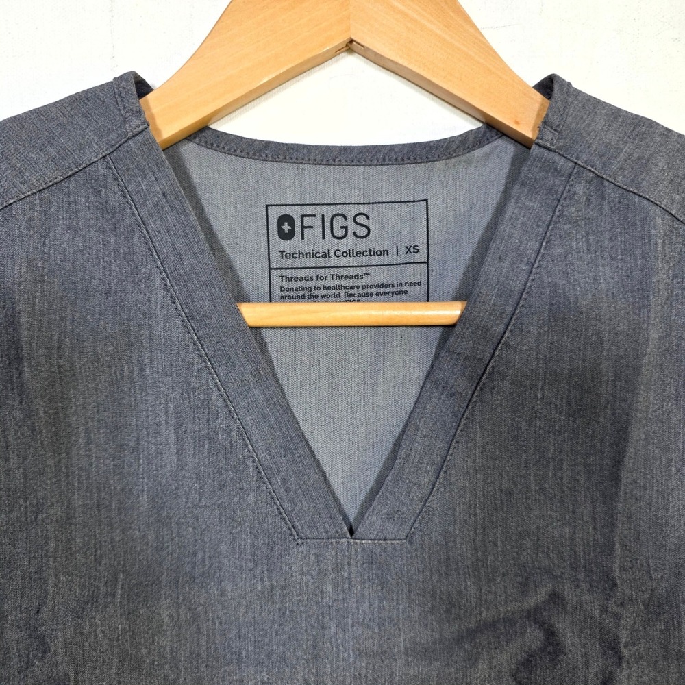 FIGS Scrub Top Womens XS Graphite Grey V-Neck Technical Collection Medical Top